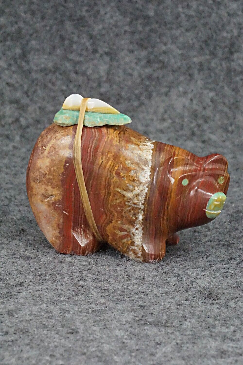 Bear Zuni Fetish Carving - Enrike Leekya
