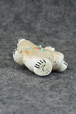 Bear Zuni Fetish Carving - Claudia Peina