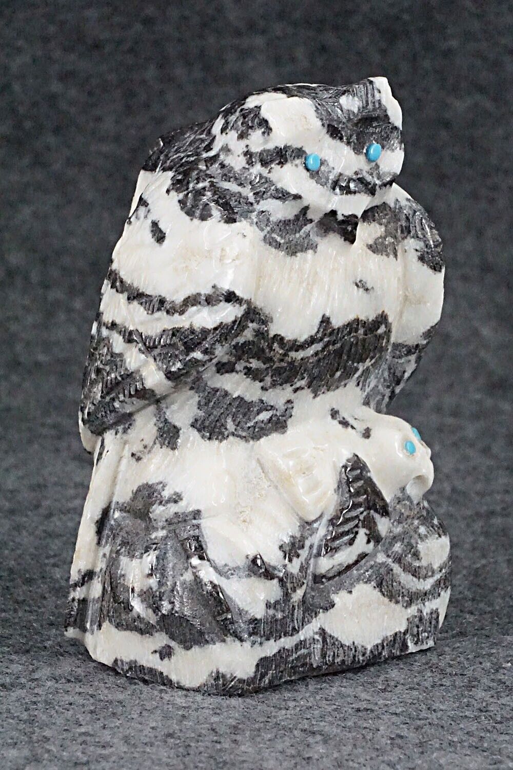 Owl Zuni Fetish Carving - Derrick Kaamasee