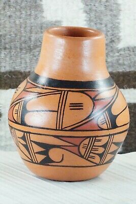 Hopi Pottery - A. Yesslith