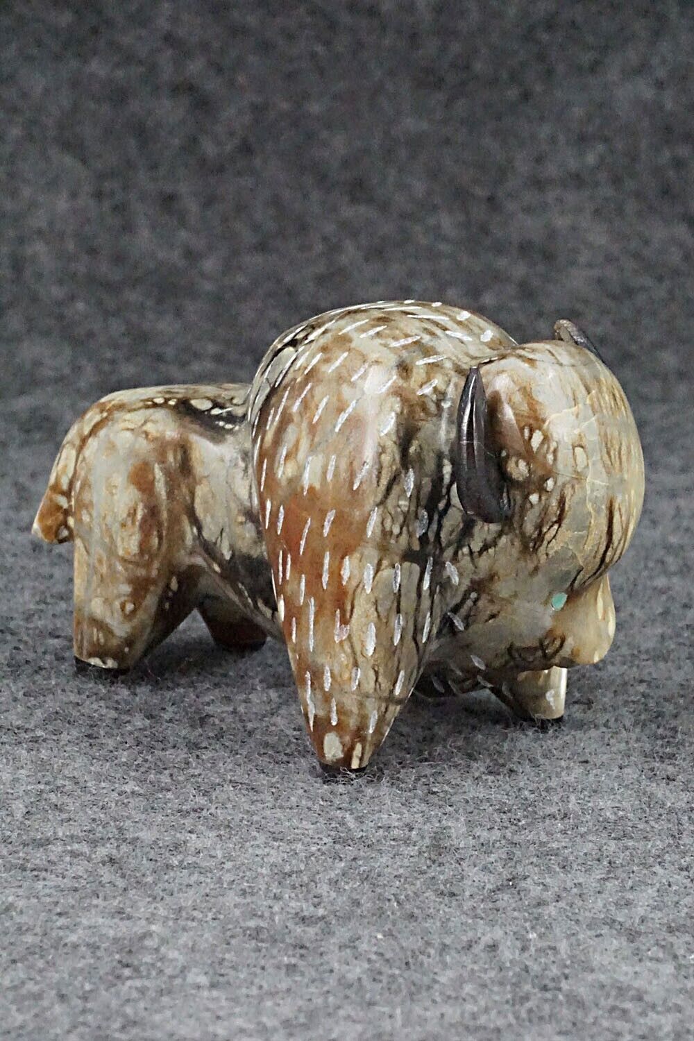 Buffalo Zuni Fetish Carving - Enrike Leekya