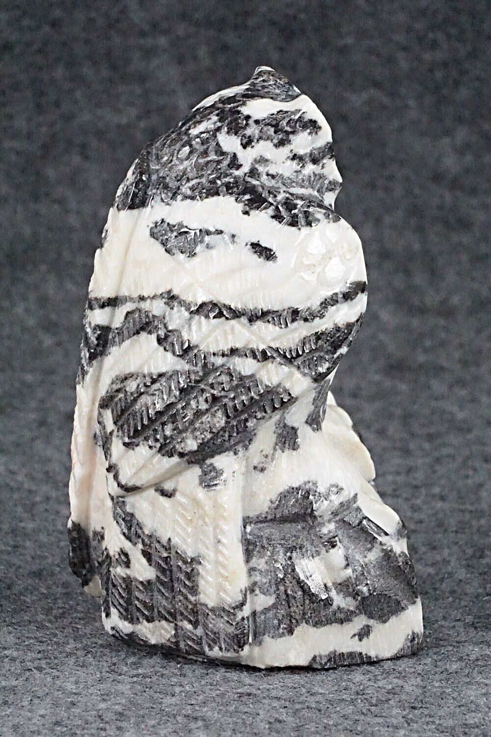 Owl Zuni Fetish Carving - Derrick Kaamasee