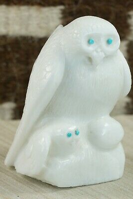 Owl Zuni Fetish Carving - Derrick Kaamasee