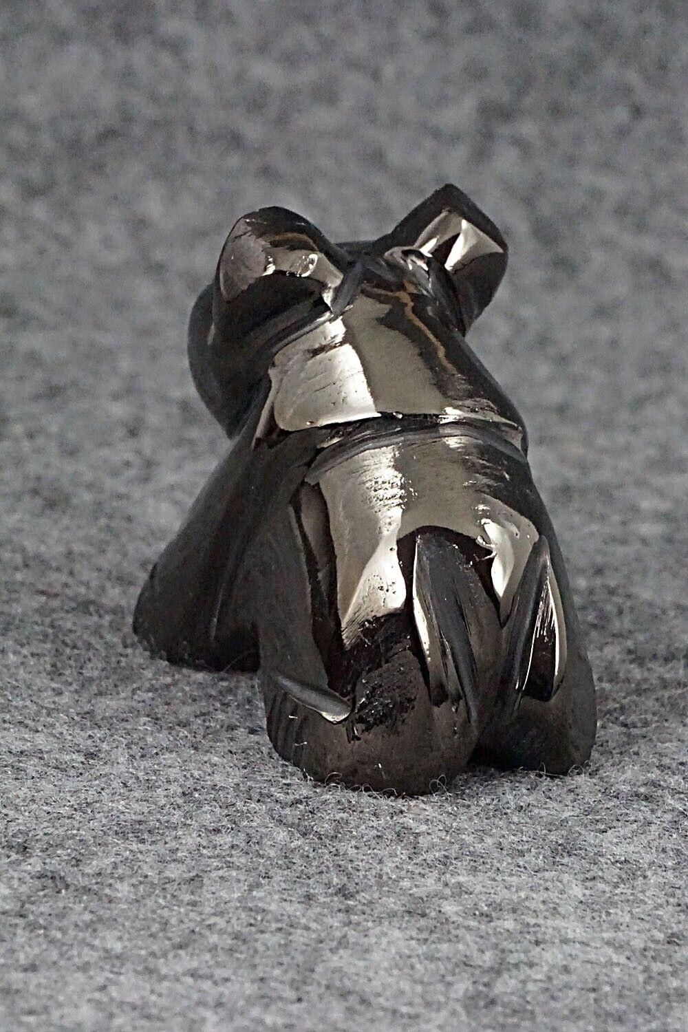 Bear Zuni Fetish Carving - Louise Ponchuella