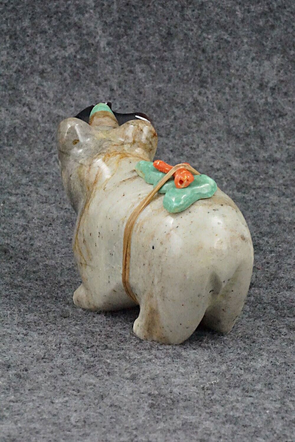 Bear with Fish Zuni Fetish Carving - Enrike Leekya