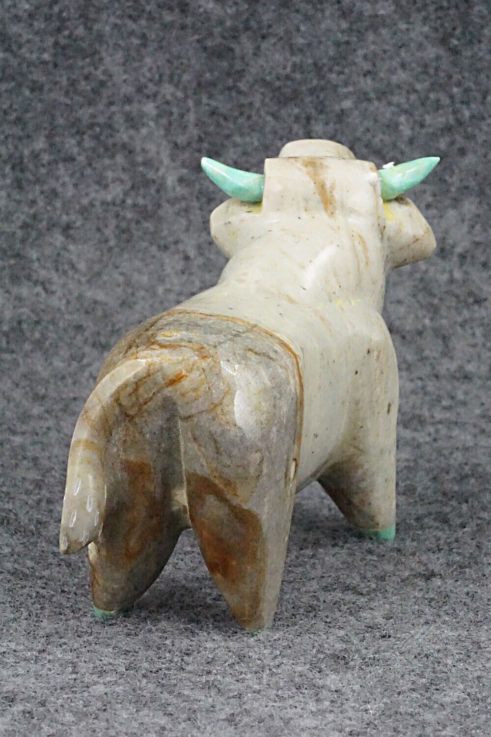 Bull Zuni Fetish Carving - Enrike Leekya