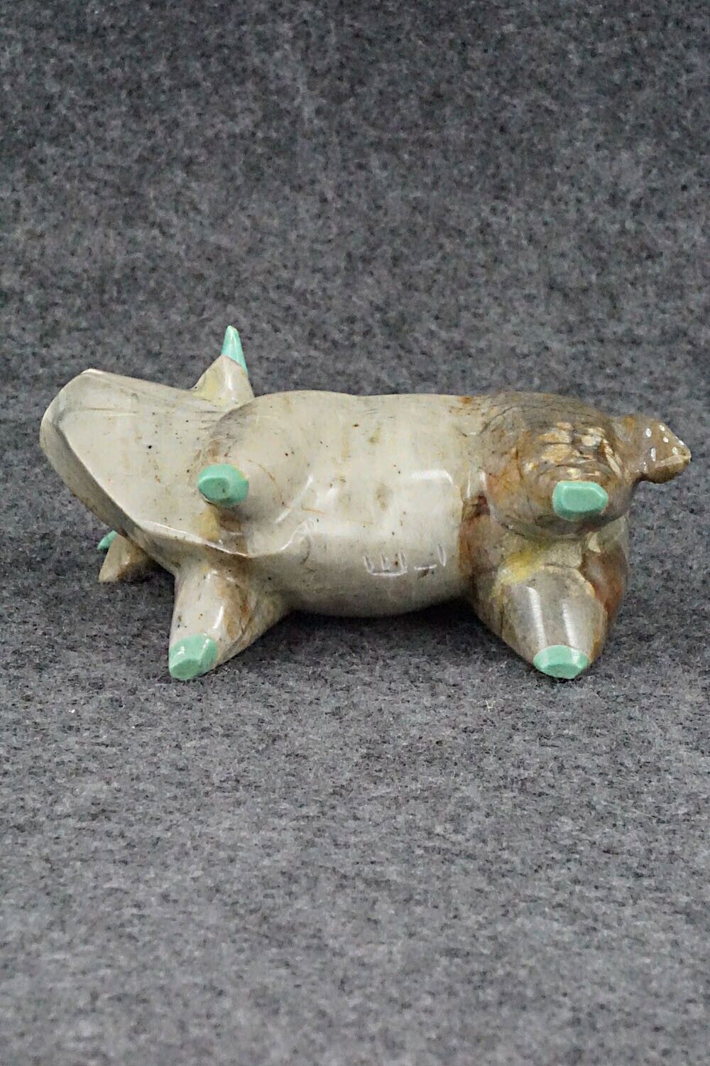 Bull Zuni Fetish Carving - Enrike Leekya