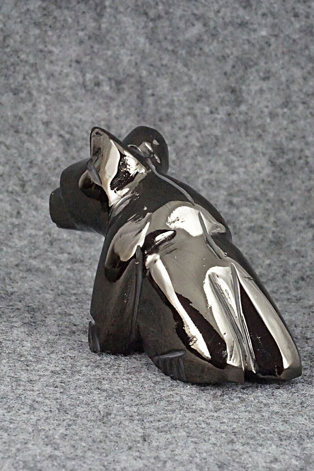 Bear Zuni Fetish Carving - Louise Ponchuella