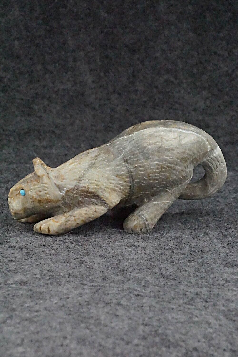 Mountain Lion Zuni Fetish Carving - Wilfred Cheama