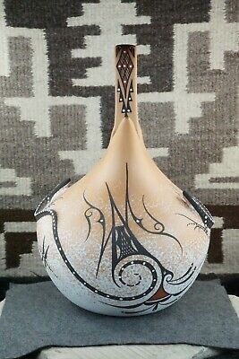 Zuni Pottery - Deldrick Cellicion