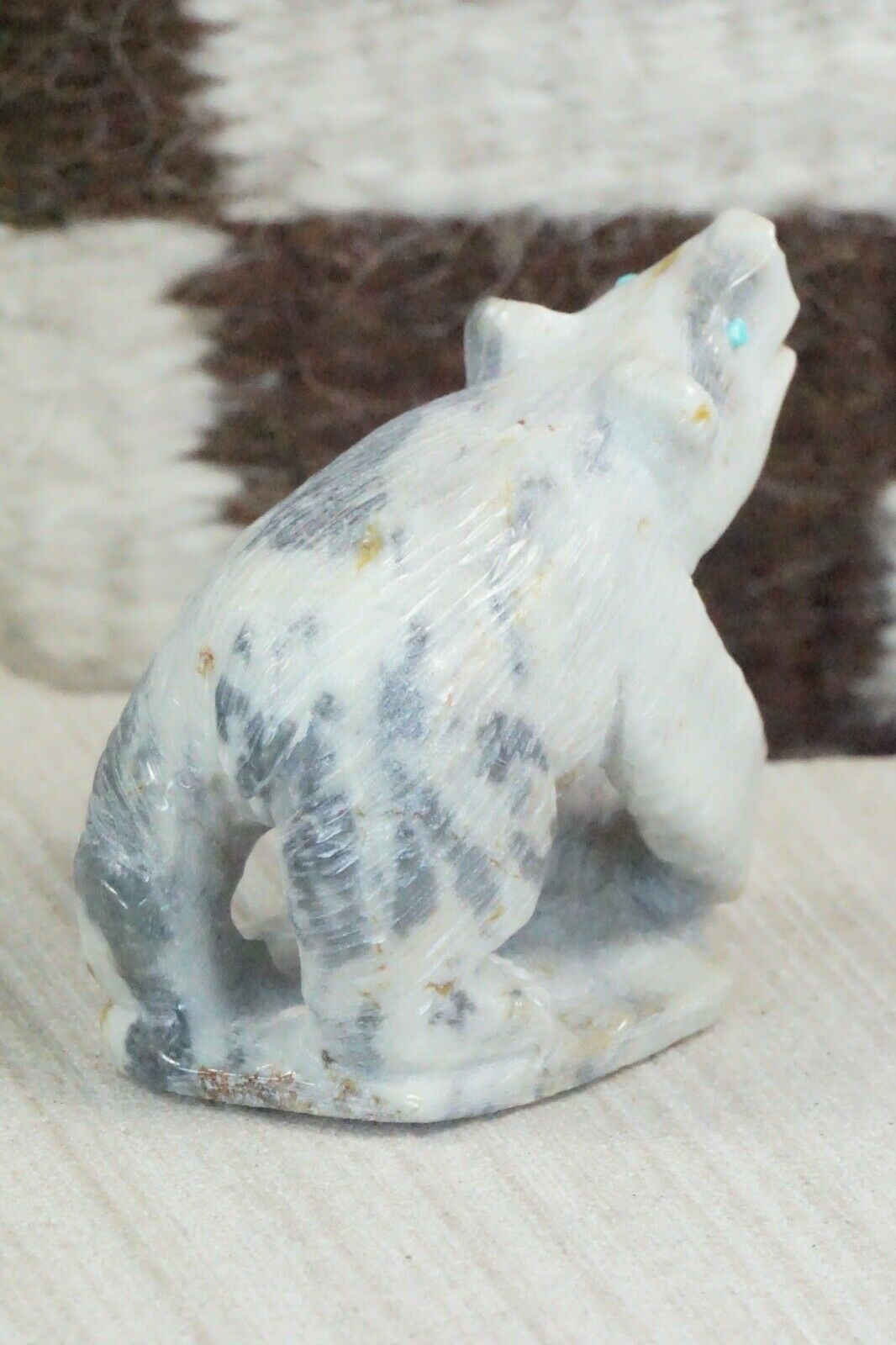 Bear Zuni Fetish Carving - Derrick Kaamasee