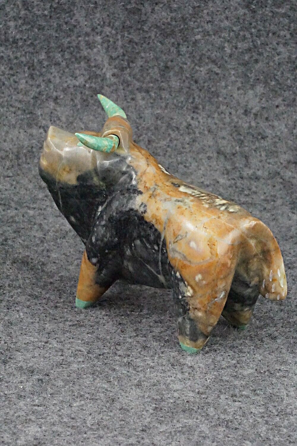 Bull Zuni Fetish Carving - Enrike Leekya