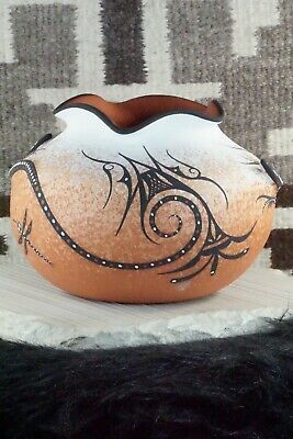 Zuni Pottery - Deldrick Cellicion