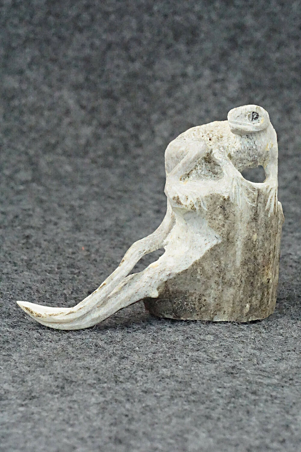 Iguana Zuni Fetish Carving - Lewis Malie Jr.