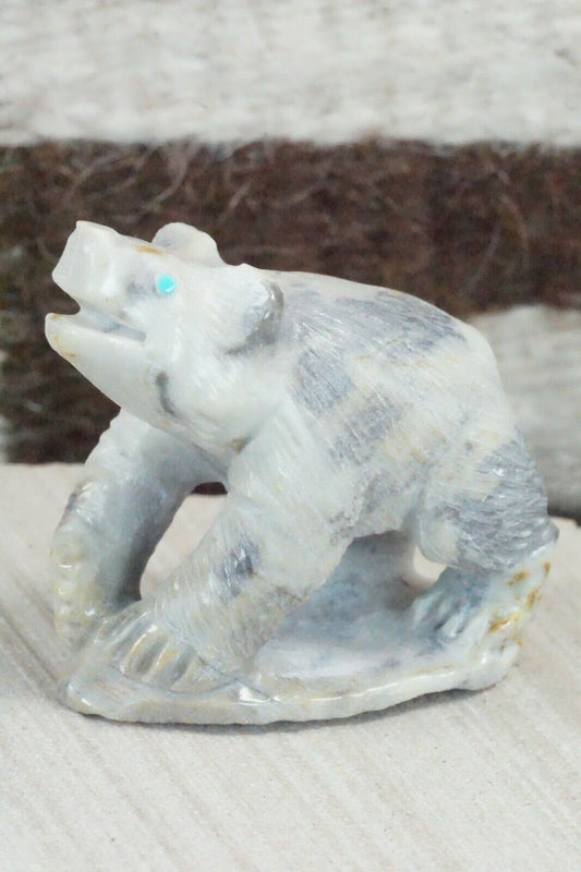 Bear Zuni Fetish Carving - Derrick Kaamasee