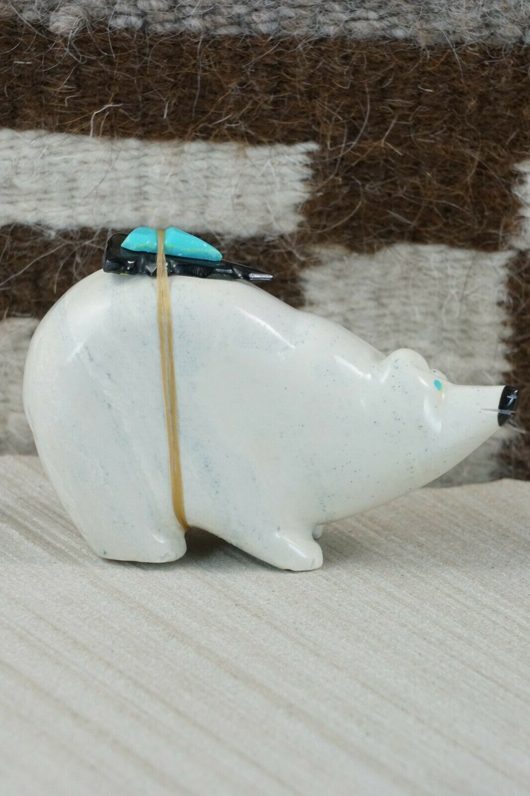 Bear Zuni Fetish Carving - Enrike Leekya
