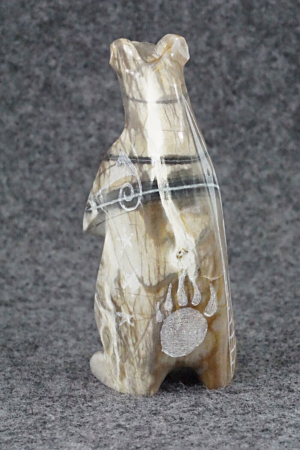 Bear Zuni Fetish Carving - Shannon Calavaza