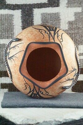 Zuni Pottery - Deldrick Cellicion
