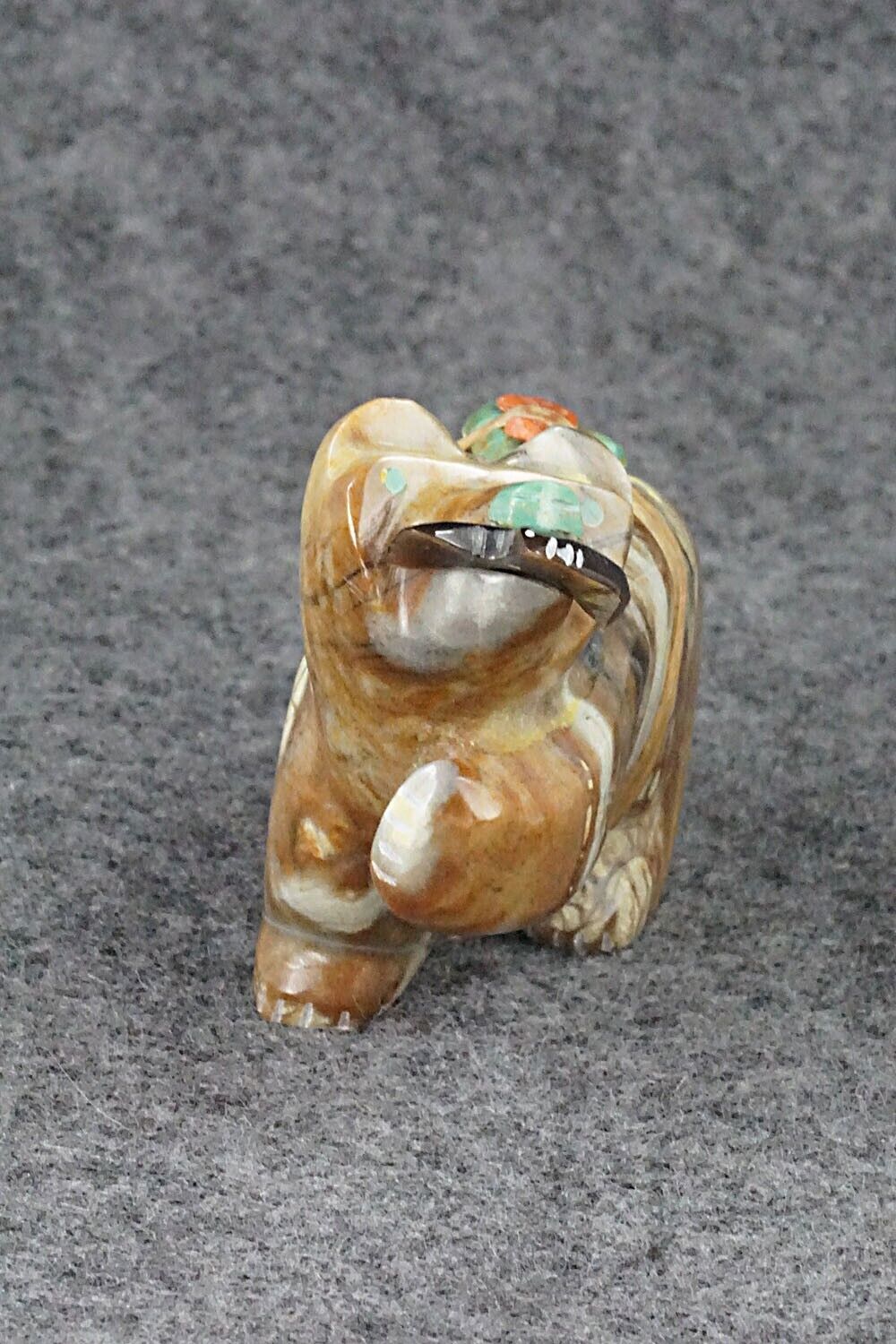Bear with Fish Zuni Fetish Carving - Enrike Leekya