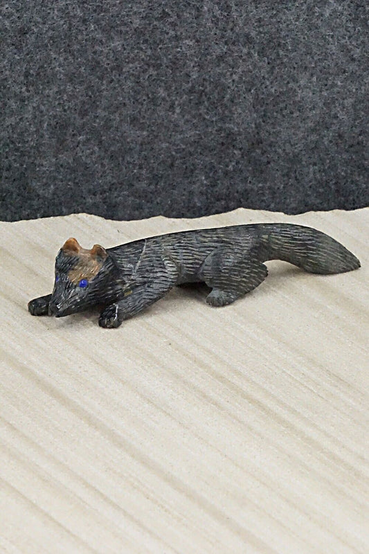 Wolf Zuni Fetish Carving - Lance Cheama
