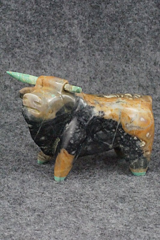 Bull Zuni Fetish Carving - Enrike Leekya