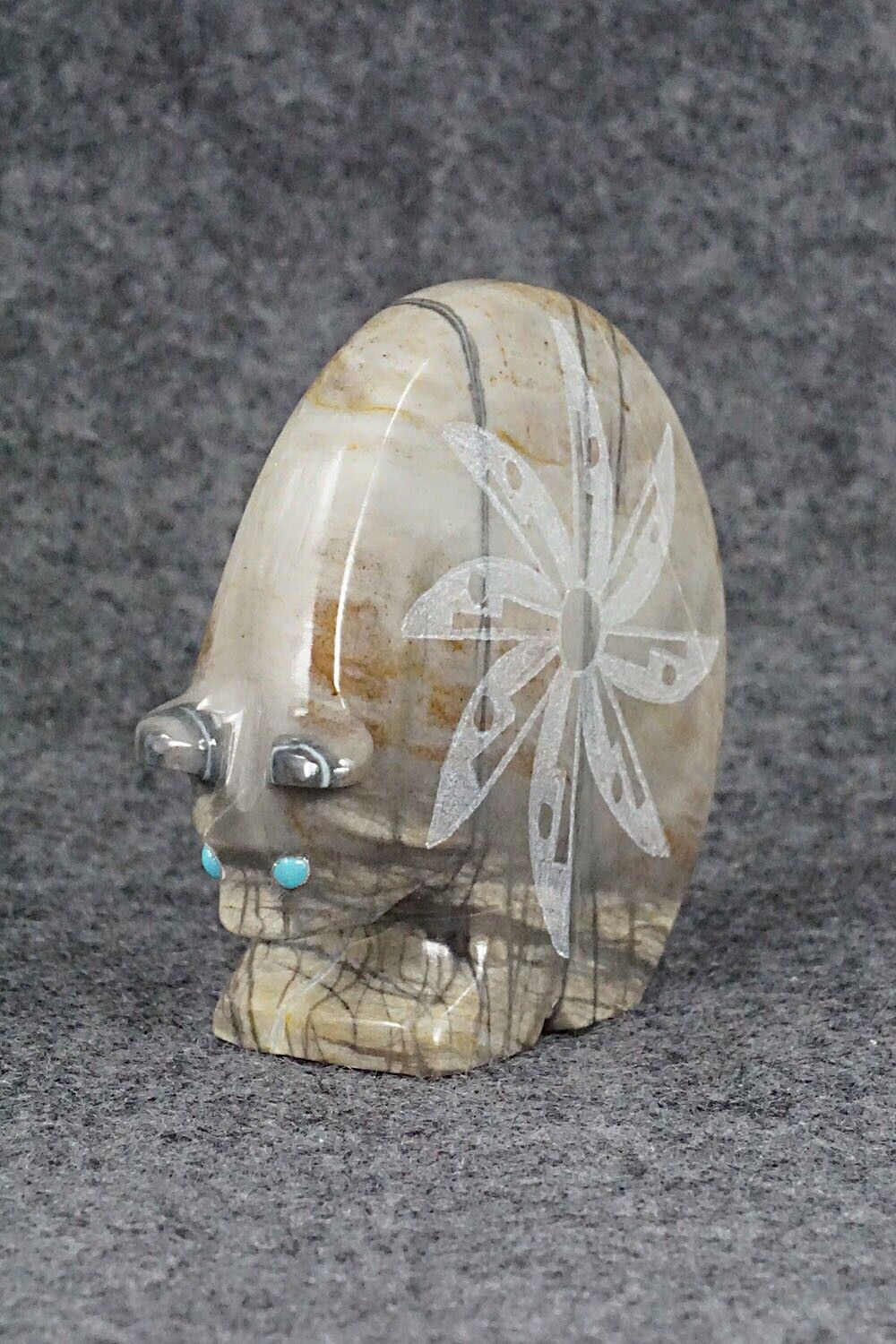 Bear Zuni Fetish Carving - Shannon Calavaza