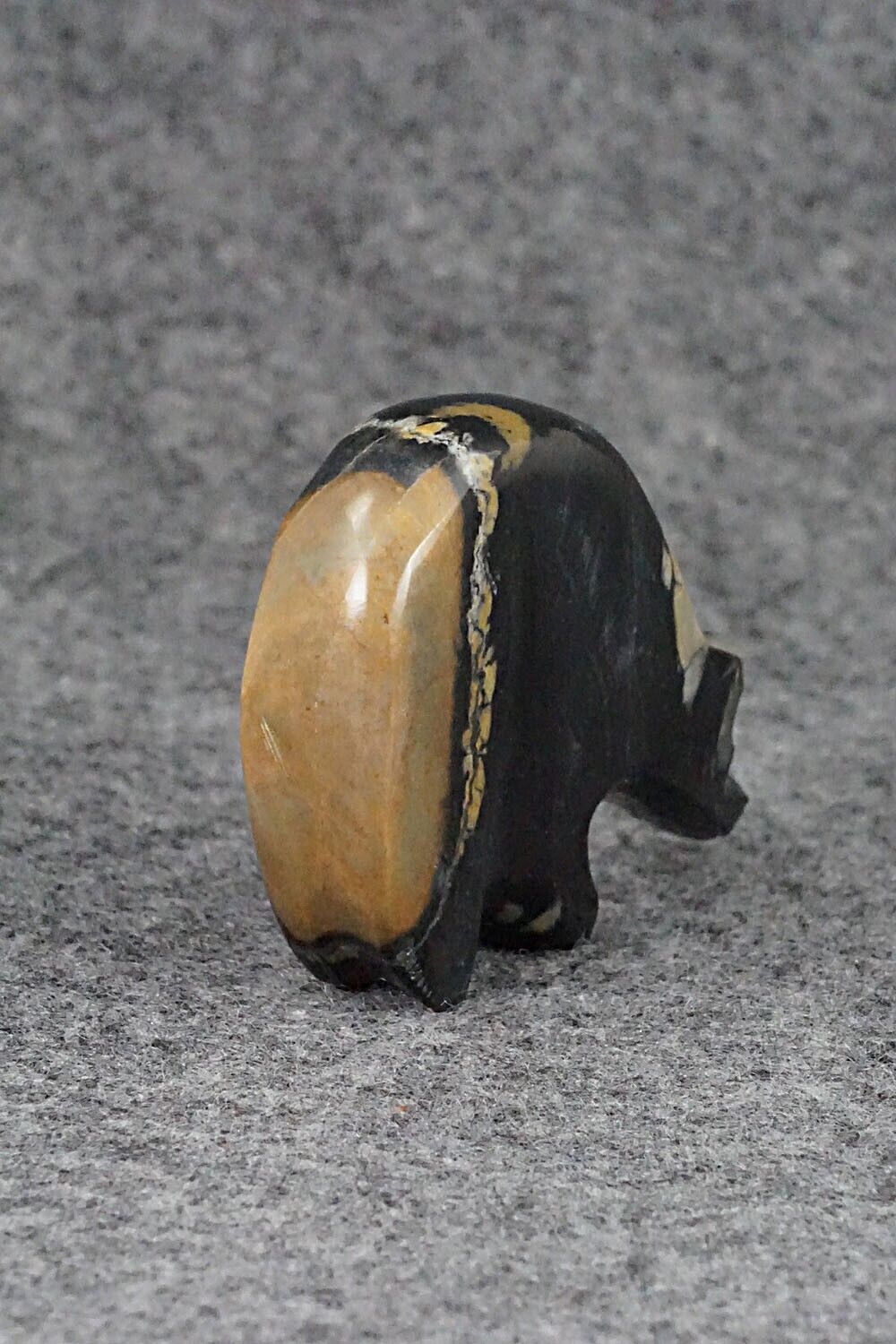 Bear Zuni Fetish Carving - Rodney Laiwakete