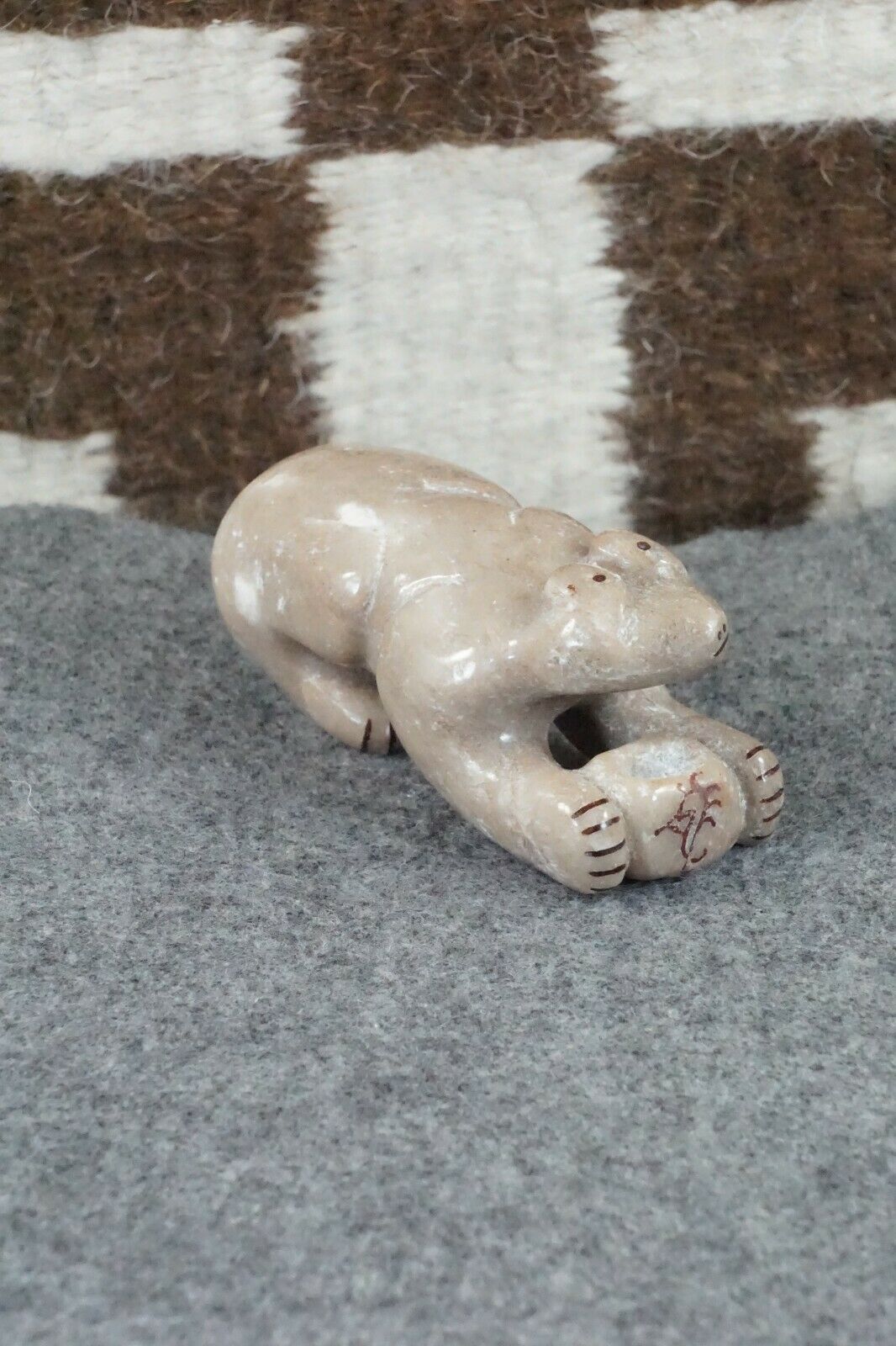 Bear Zuni Fetish Carving - Rick Kallestewa