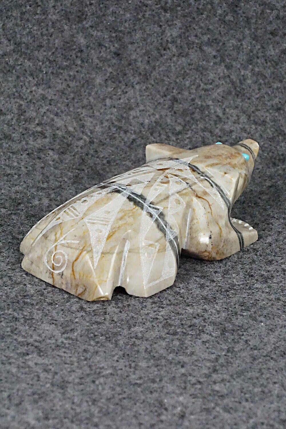 Bear Zuni Fetish Carving - Shannon Calavaza