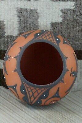 Zuni Pottery - Priscilla Peynetsa