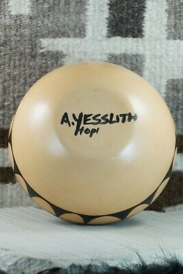 Hopi Pottery - Alta Yesslith