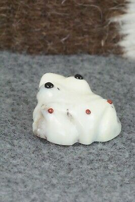 Frog Zuni Fetish Carving - Gordon Poncho