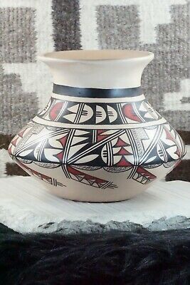 Hopi Pottery - A. Yesslith