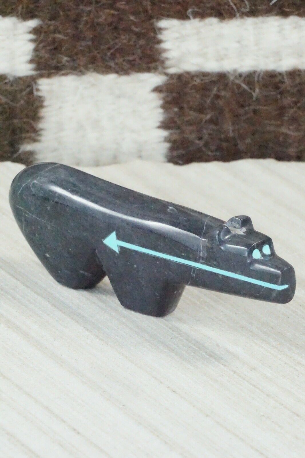Bear Zuni Fetish Carving - Bernard Laiwakete