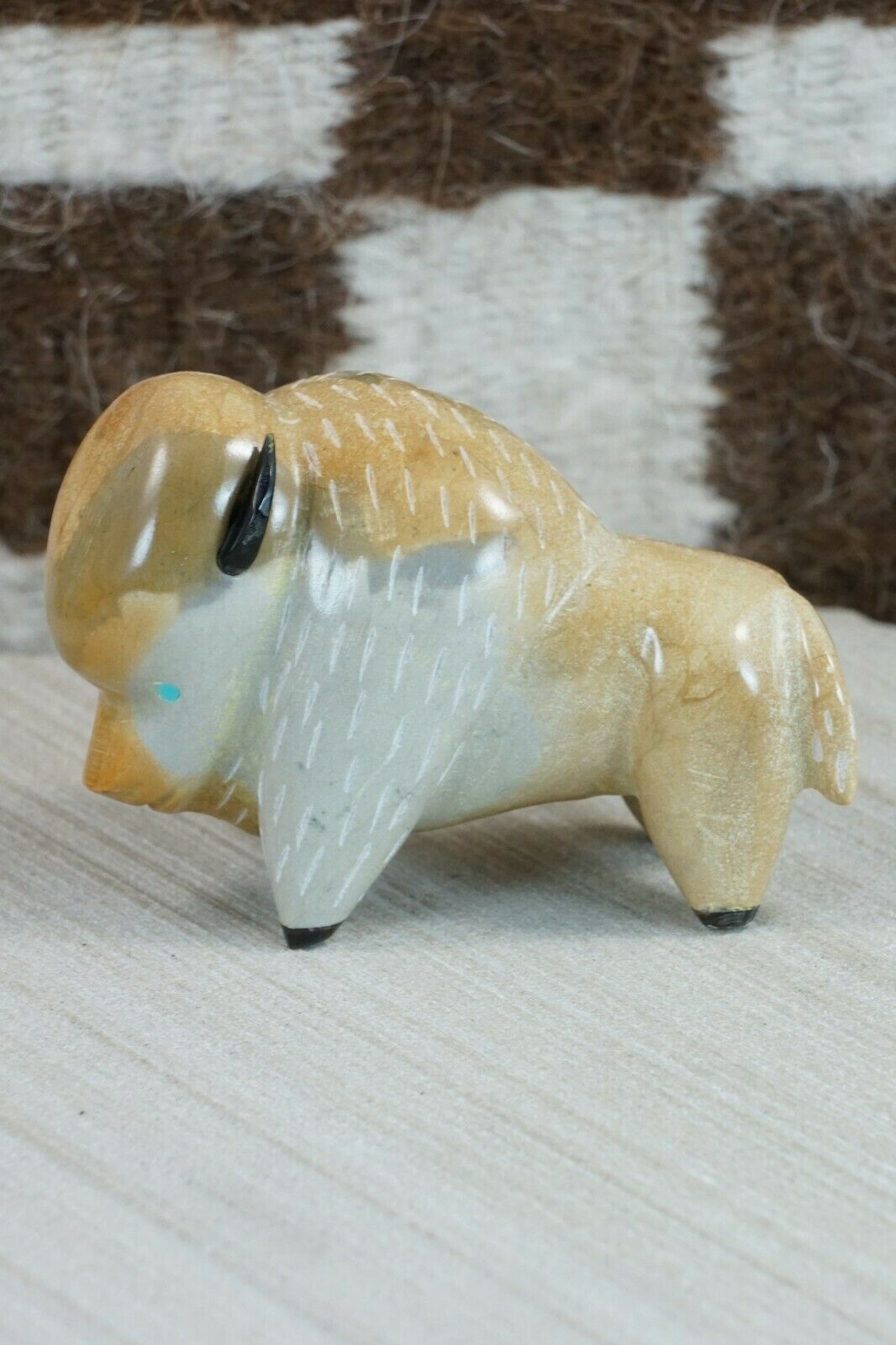 Buffalo Zuni Fetish Carving - Enrike Leekya