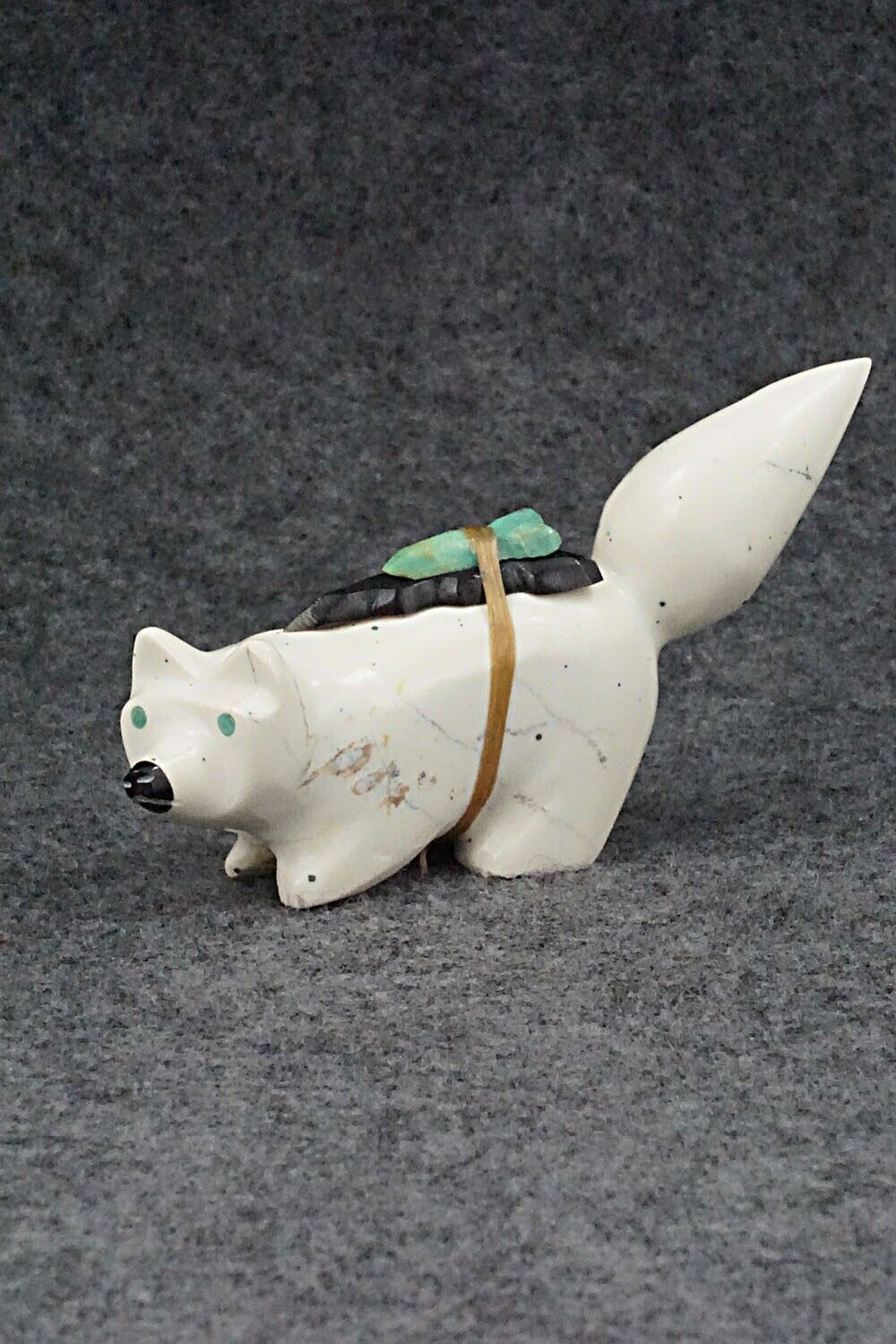 Wolf Zuni Fetish Carving - Enrike Leekya