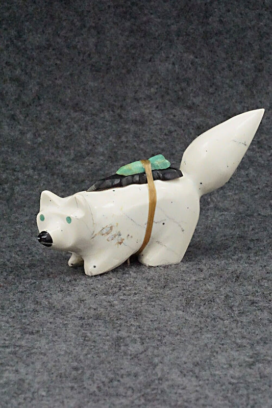 Wolf Zuni Fetish Carving - Enrike Leekya