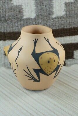 Zuni Pottery - Tara Edaakie