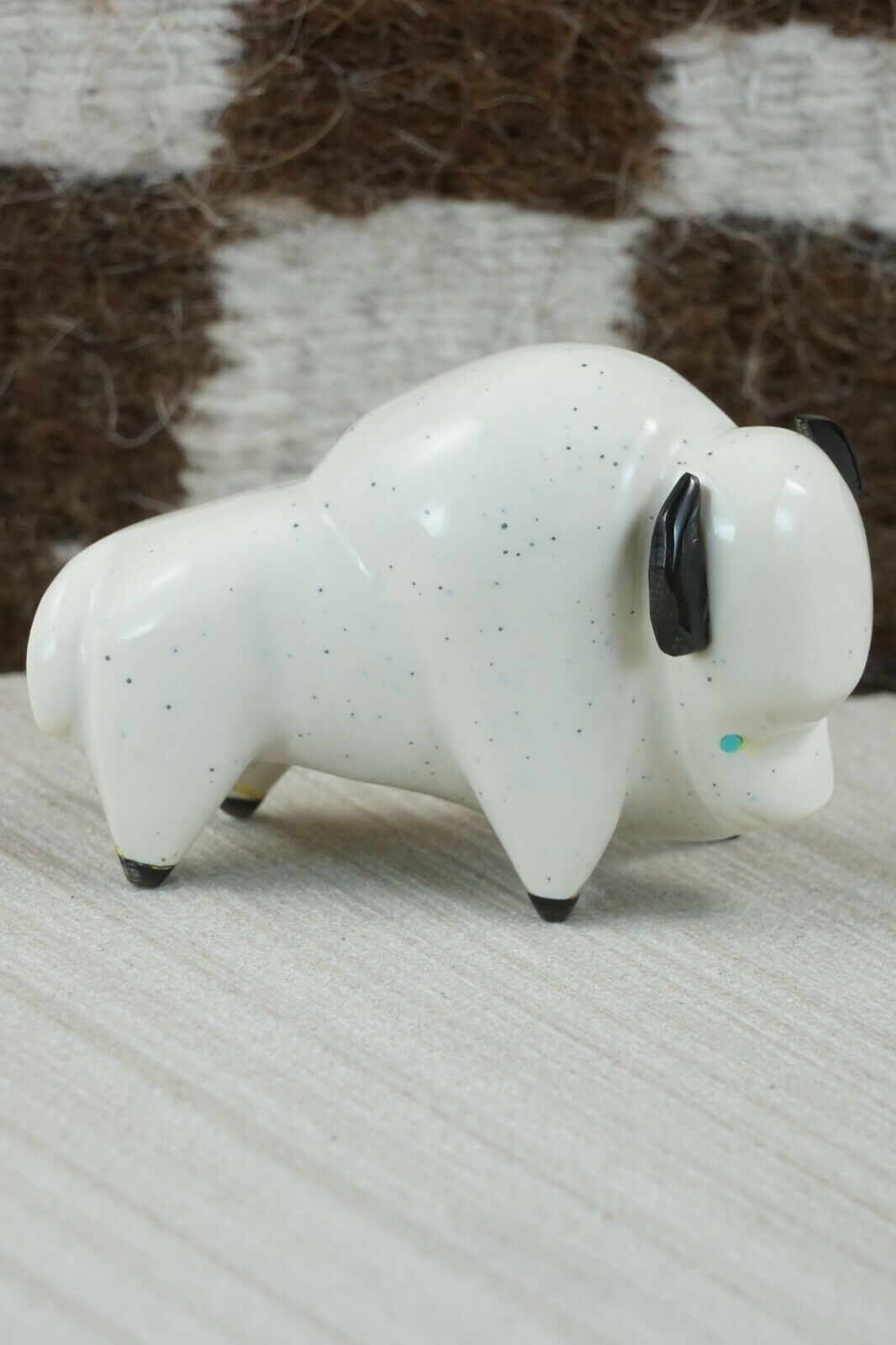 Buffalo Zuni Fetish Carving - Enrike Leekya