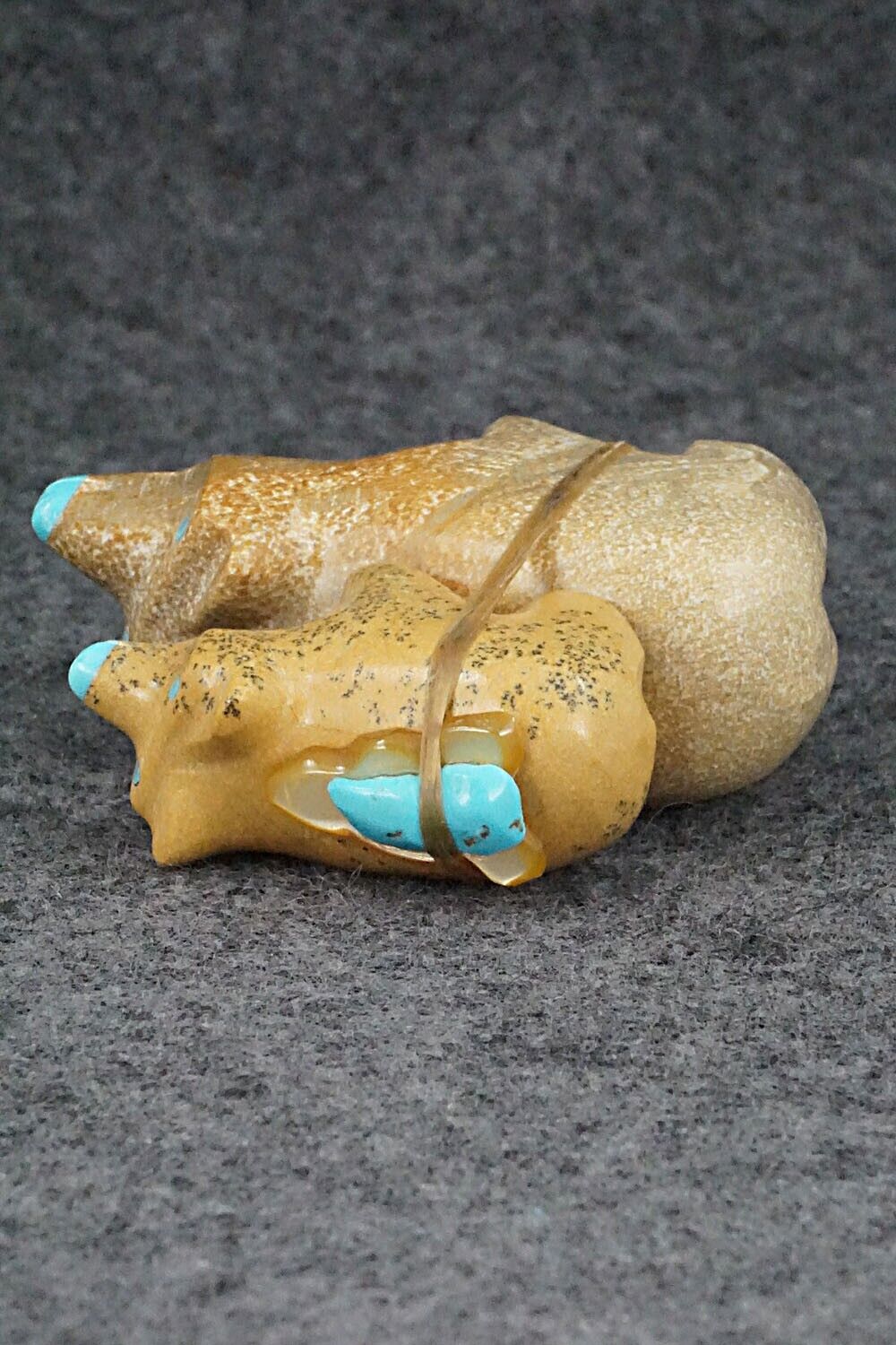 Bear Zuni Fetish Carving - Enrike Leekya