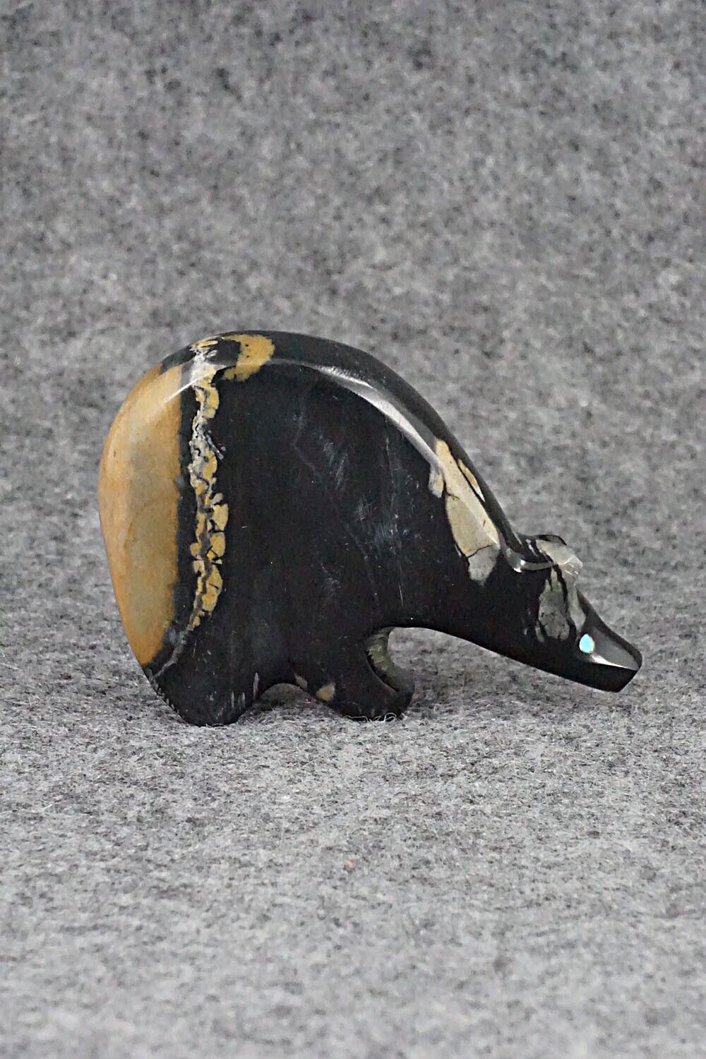 Bear Zuni Fetish Carving - Rodney Laiwakete