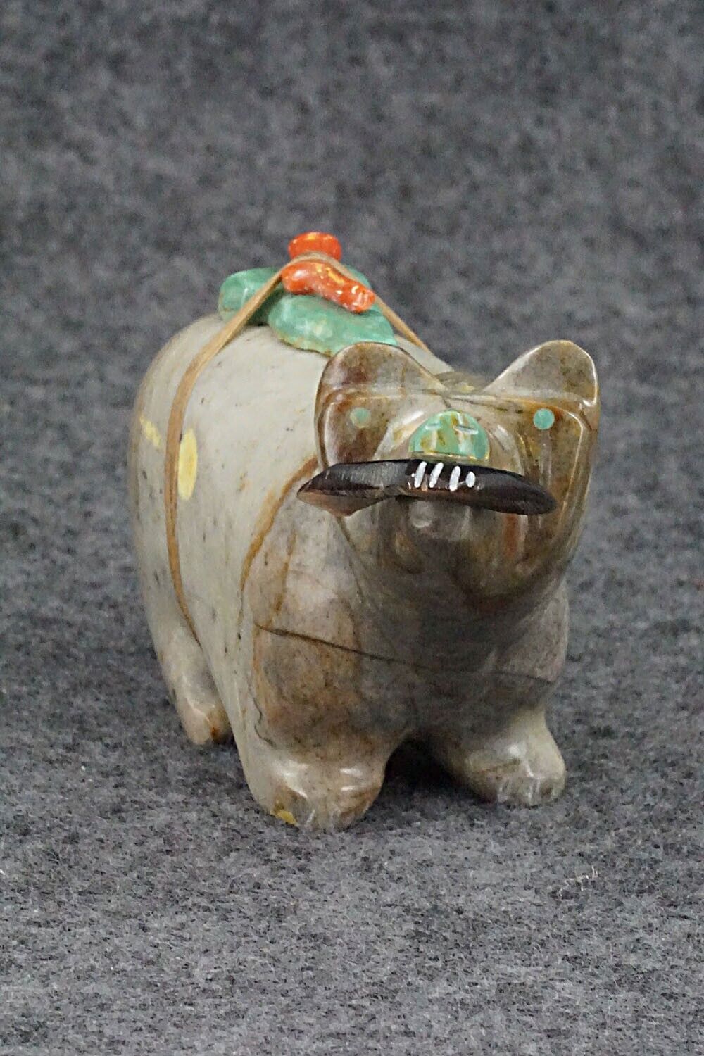 Bear with Fish Zuni Fetish Carving - Enrike Leekya