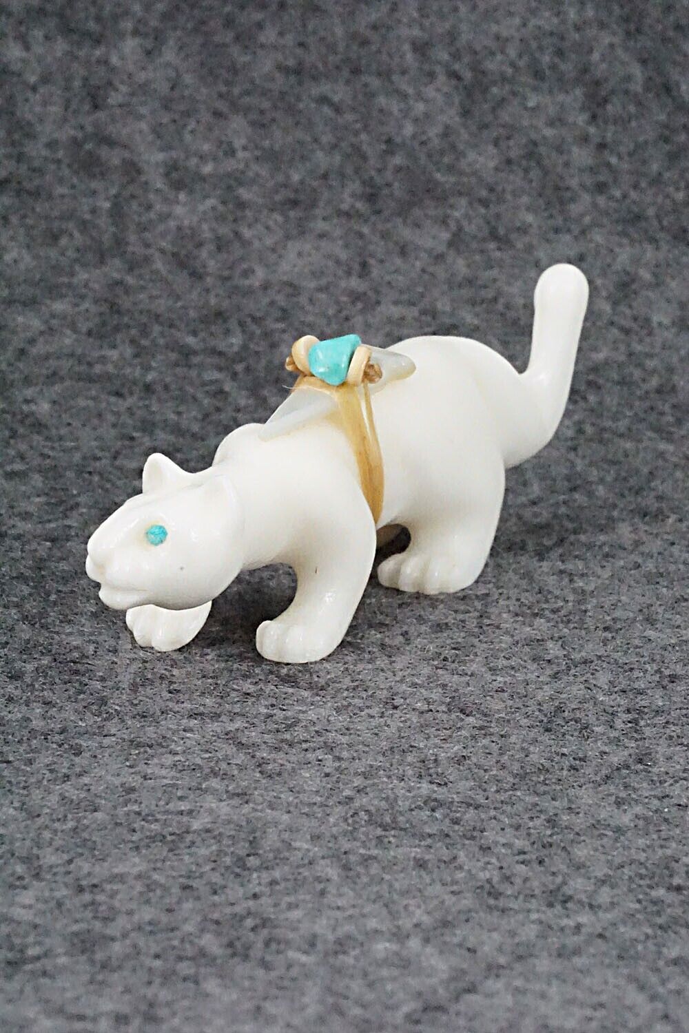 Mountain Lion Zuni Fetish Carving - Albert Eustace