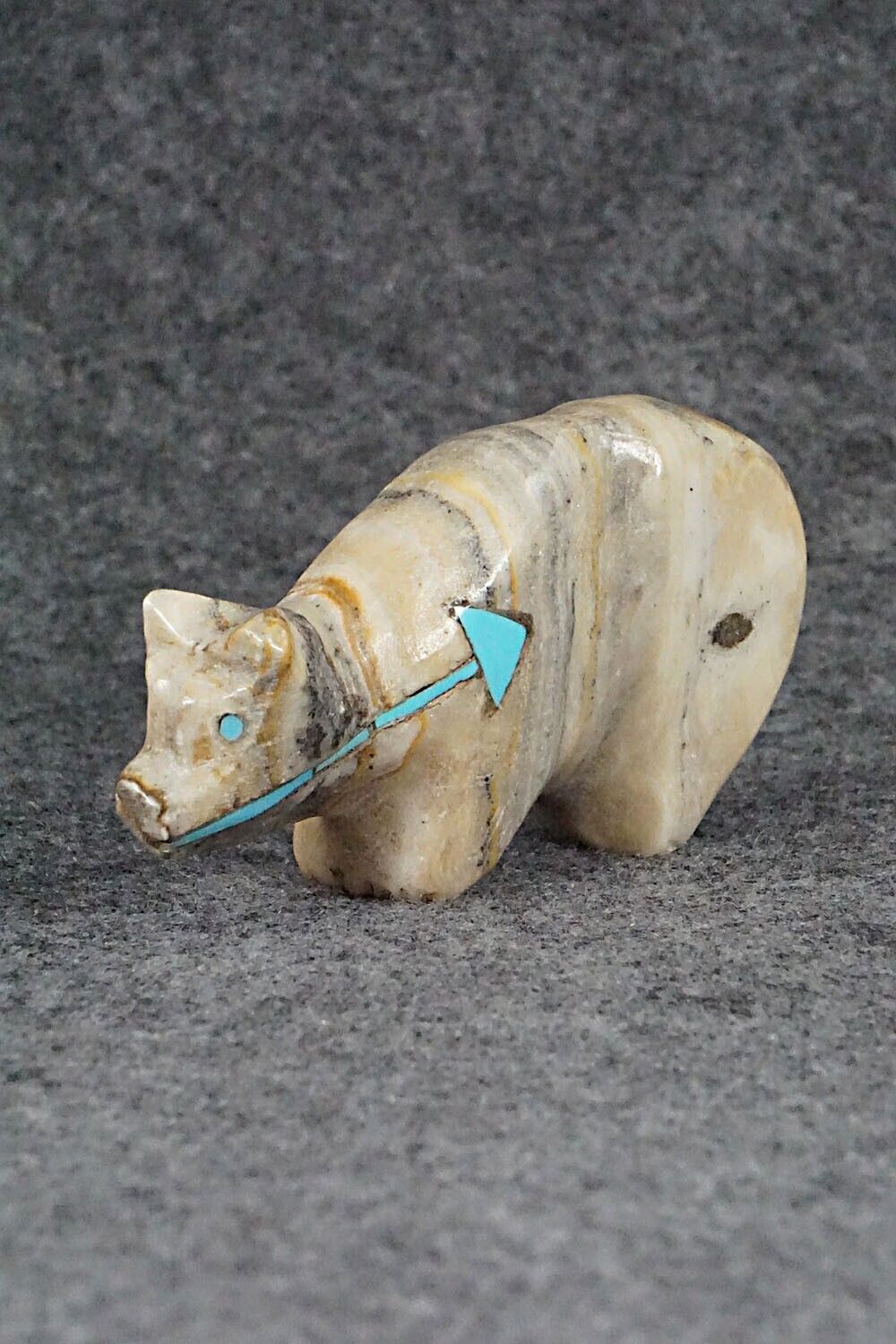 Bear Zuni Fetish Carving - Kevin Quam