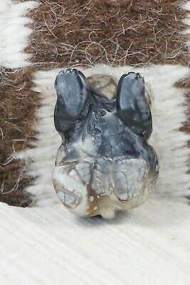 Bear Zuni Fetish Carving - Karen Zunie