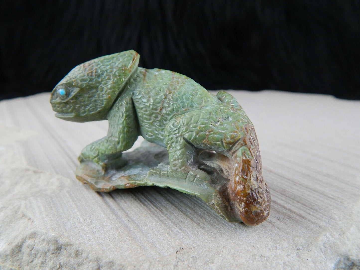 Chameleon Zuni Fetish Carving - Derrick Kaamasee - High Lonesome Trading
