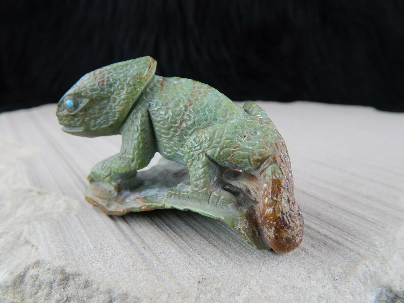 Chameleon Zuni Fetish Carving - Derrick Kaamasee - High Lonesome Trading