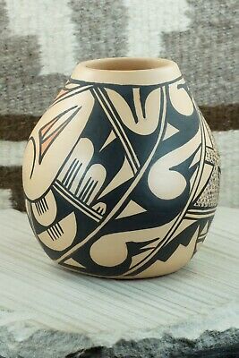 Hopi Pottery - D. Tsiny