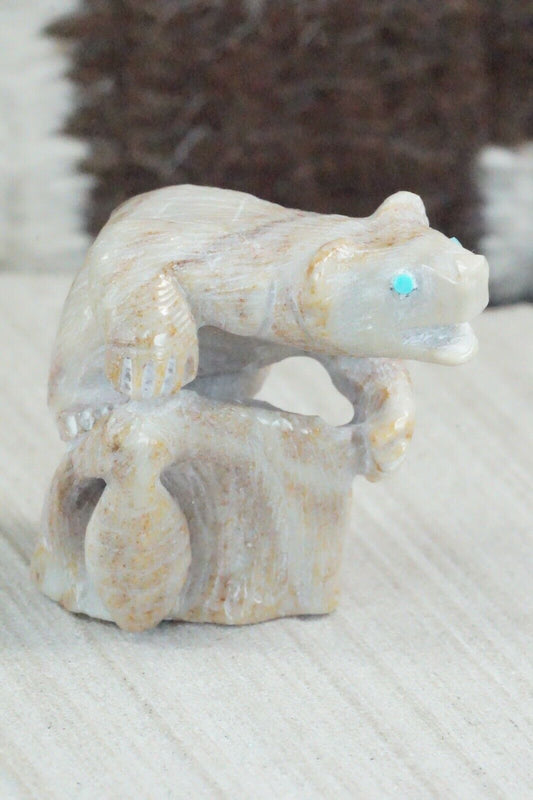 Bear Zuni Fetish Carving - Derrick Kaamasee