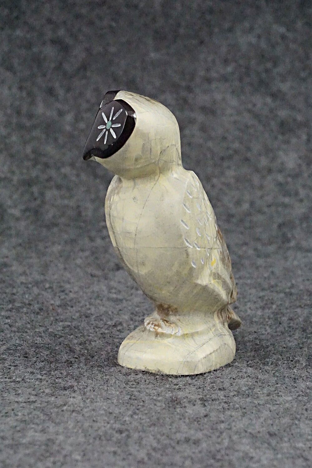 Owl Zuni Fetish Carving - Enrike Leekya